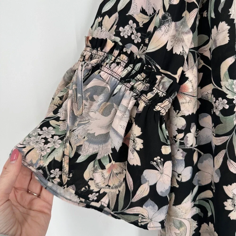 Rose & Olive Black Floral Bell‎ Sleeve Keyhole Neck Blouse Size 1X Dark Romantic